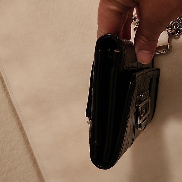 Y2K GUESS Faux Croc Wallet like NEW - Picture 8 of 12